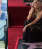 Así recibió Miley Cyrus su estrella en el paseo de la fama